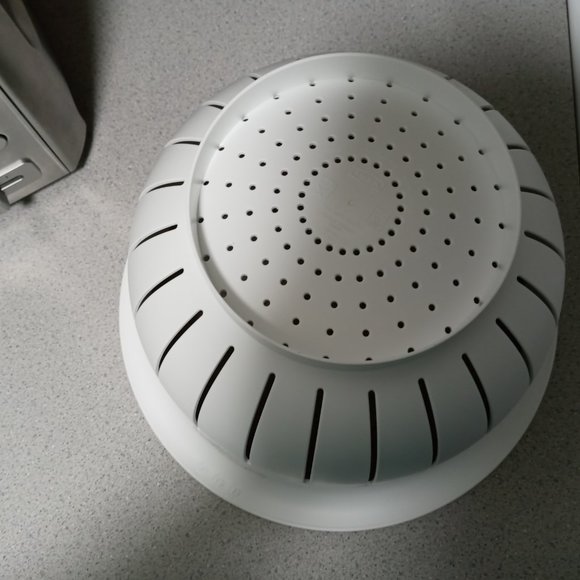 Large White Colander - Picture 4 of 4
